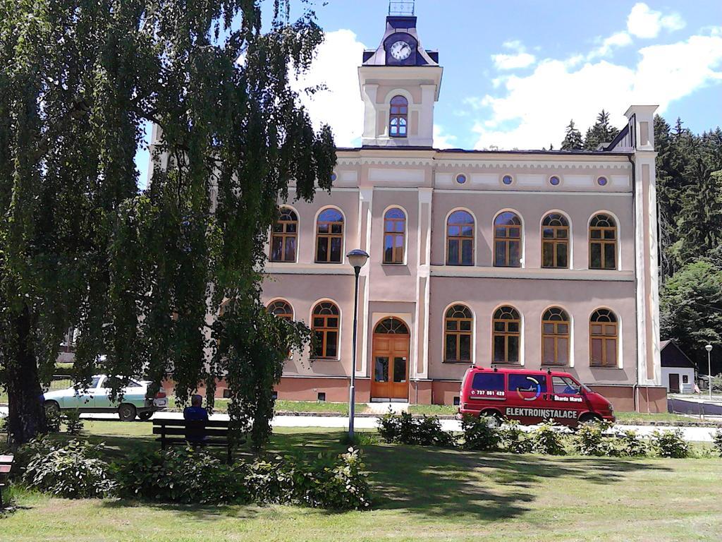 Stastna Trinactka Appartement Svoboda nad Úpou Buitenkant foto