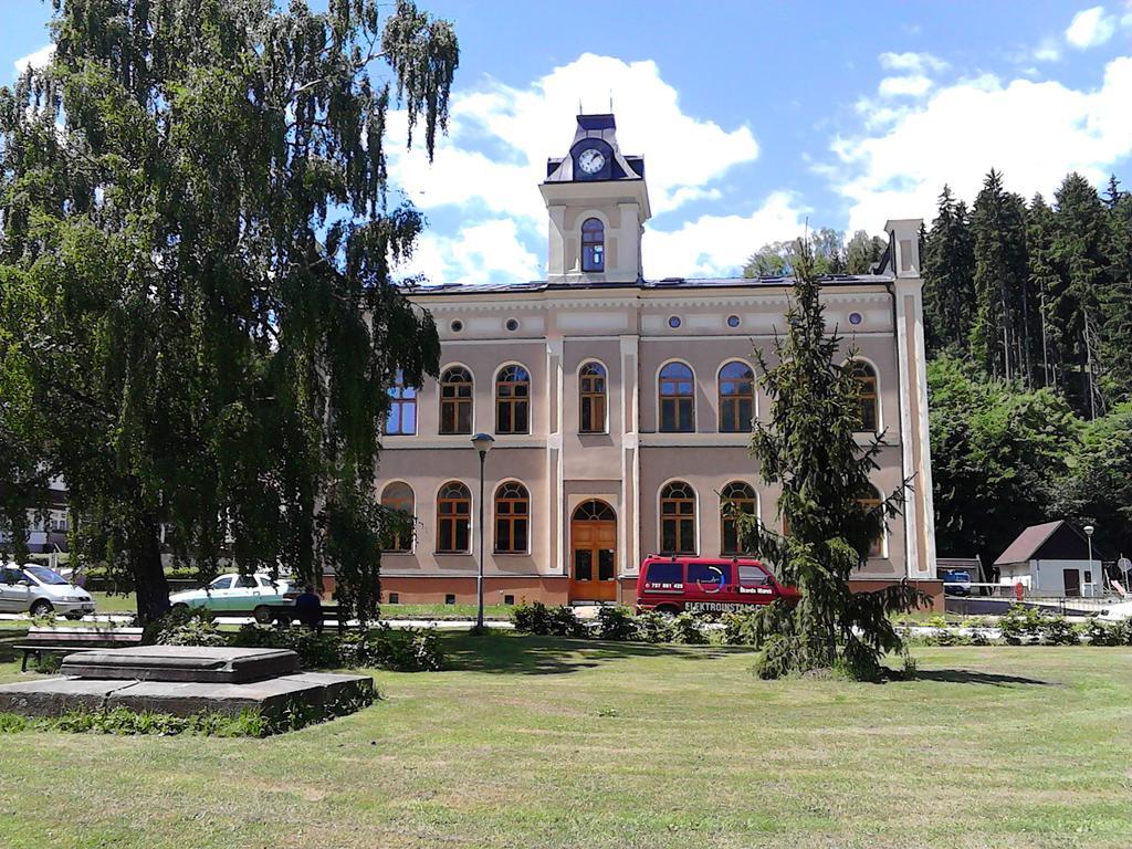 Stastna Trinactka Appartement Svoboda nad Úpou Buitenkant foto